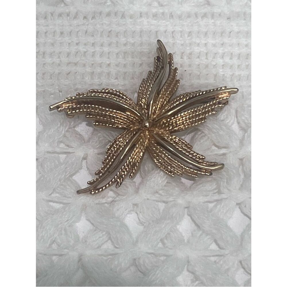 Vintage Monet Gold Tone Leaf Textured Botanical Pin Elegant Classic Brooch